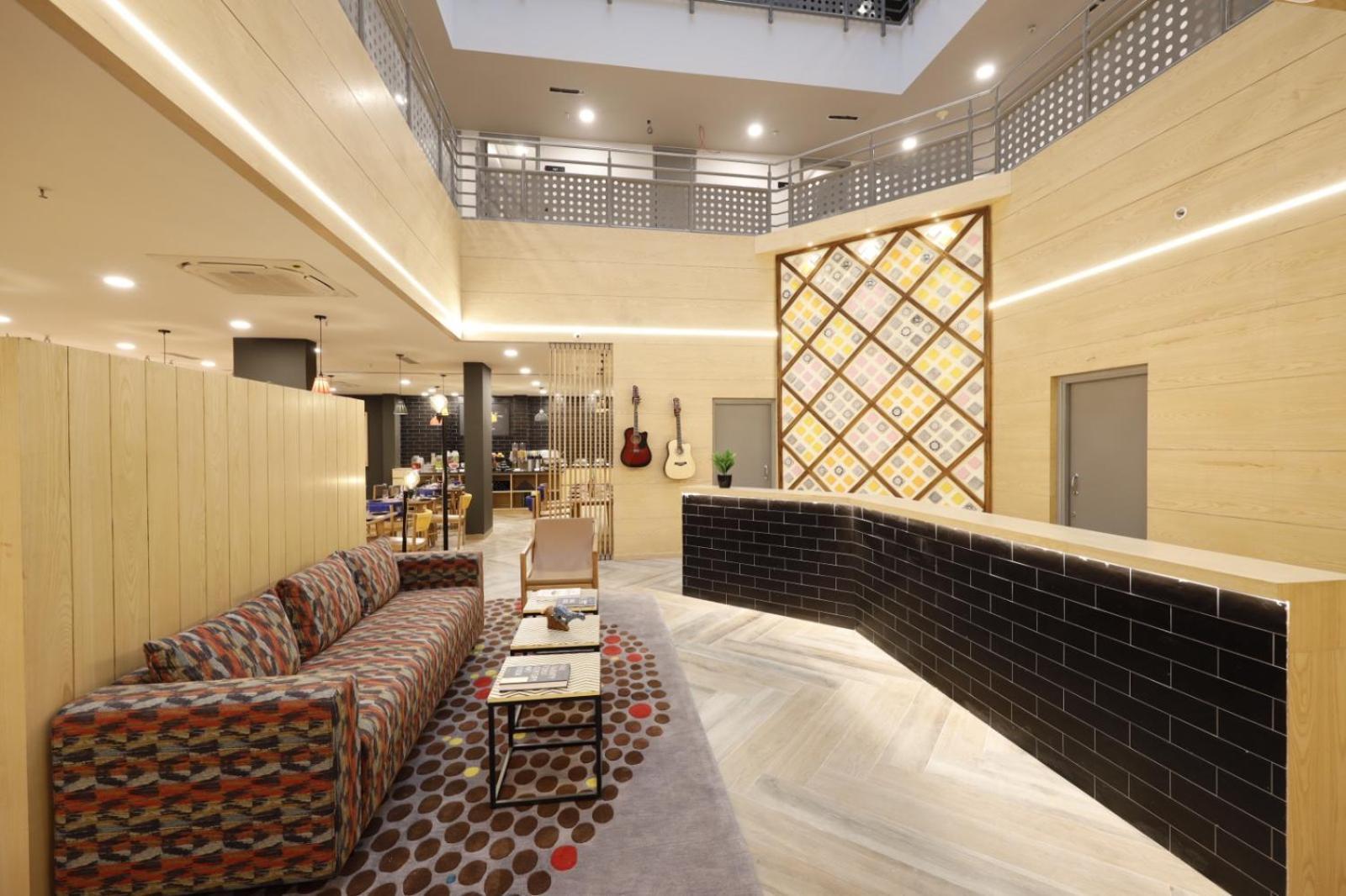 Hotel Ginger Surat Exterior foto