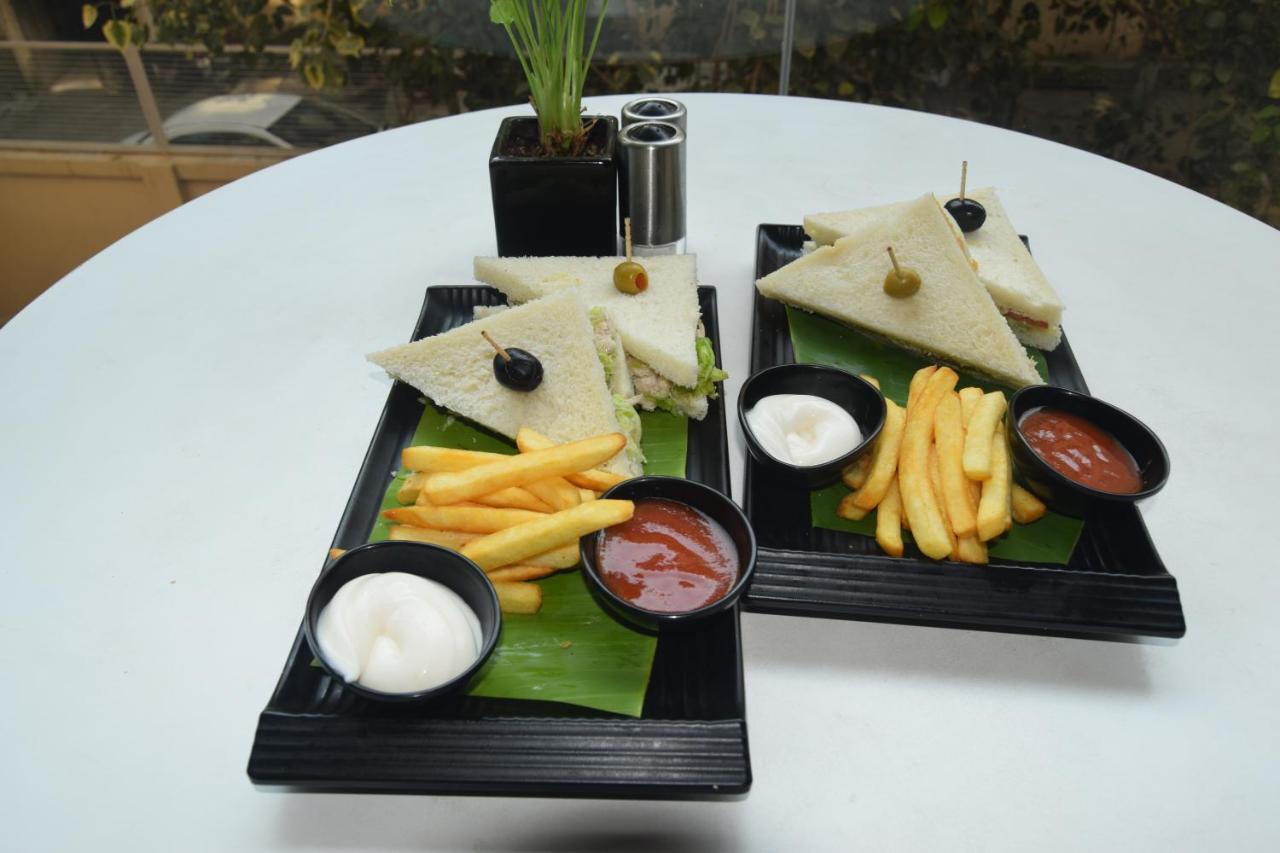 Hotel Ginger Surat Exterior foto