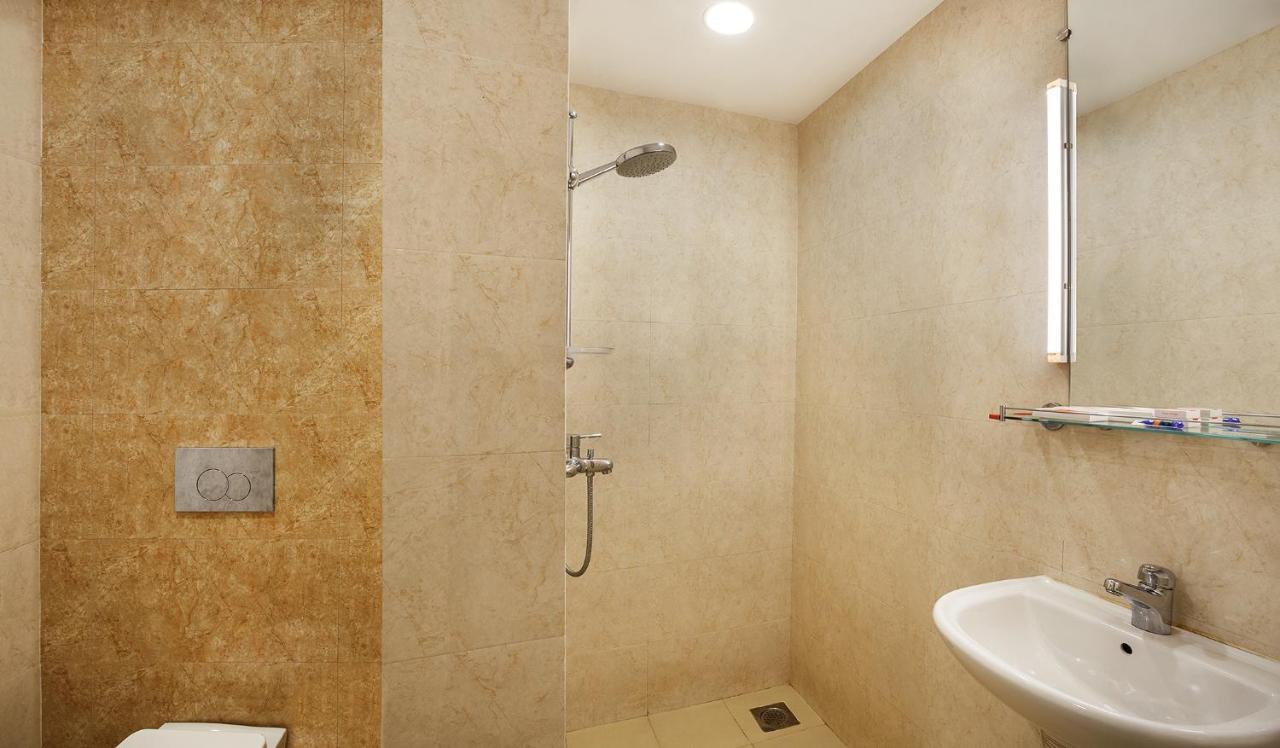 Hotel Ginger Surat Exterior foto